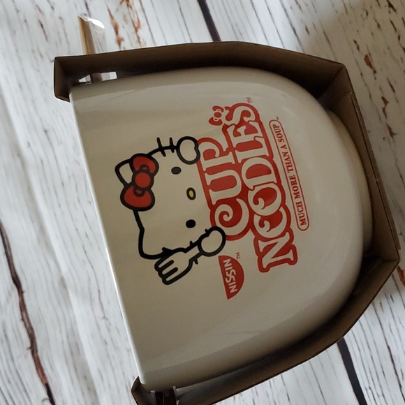 Hello Kitty Other - 🆕️ SANRIO HELLO KITTY RAMEN BOWL WITH CHOPSTICKS ❤️🤍
